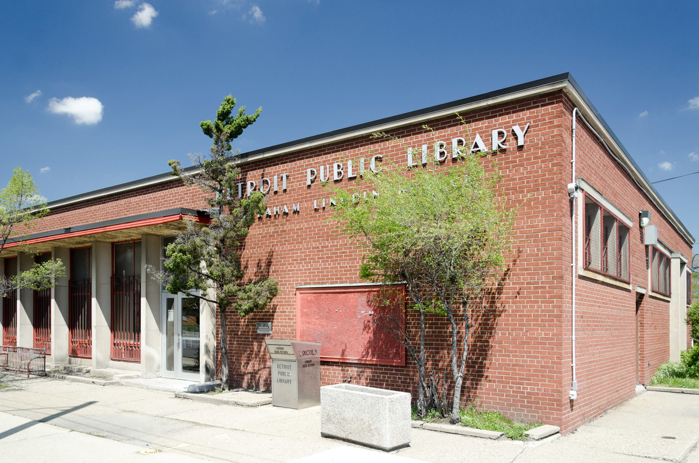 Lincoln Branch exterior